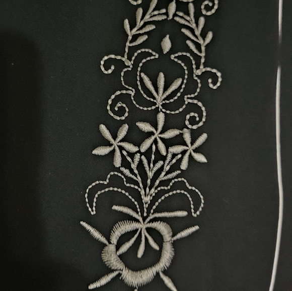 Loft Floral Embroidered A-Line Skirt Black Size 10P - Picture 4 of 7